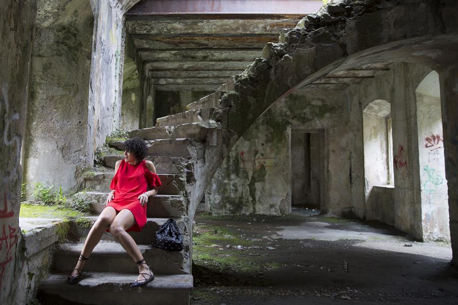 vestido rojo, bailarinas punta atadas, bailarinas macarras, baillerina lace up, punk glam, san marcos
