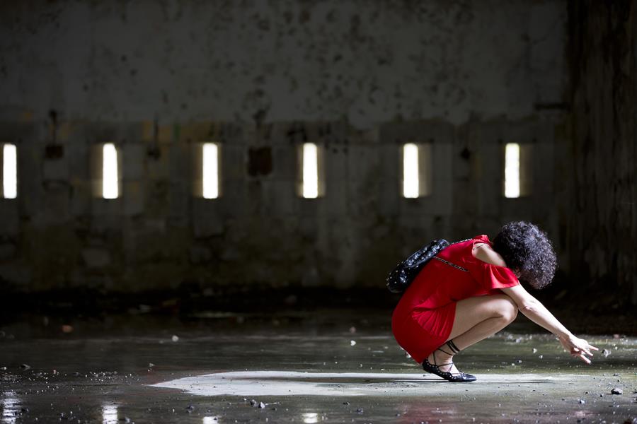 vestido rojo, bailarinas punta atadas, bailarinas macarras, baillerina lace up, punk glam, san marcos