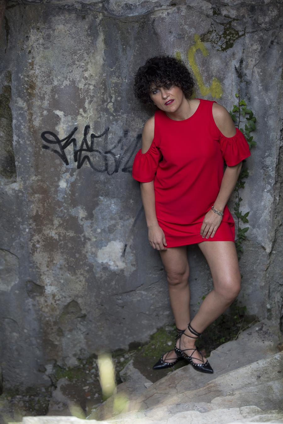 vestido rojo, bailarinas punta atadas, bailarinas macarras, baillerina lace up