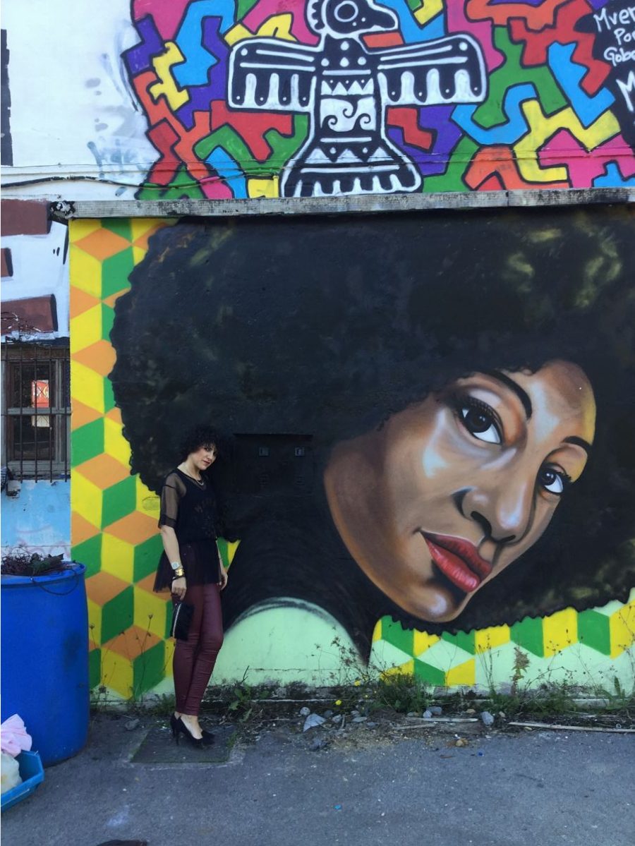 Miss Clov, personal shopper, Donostia, punkglam, Rebeca Valdivia, pitillo, skinny jeans, pantalones encerados, salosnes, hells, zapatos de tacón, tull, rebel and modern, curls, camiseta tull, camiseta con tull superpuesto, cazadora acolchada, cazadora cuero, leather jacket, bolso mano, handbag, grafittis