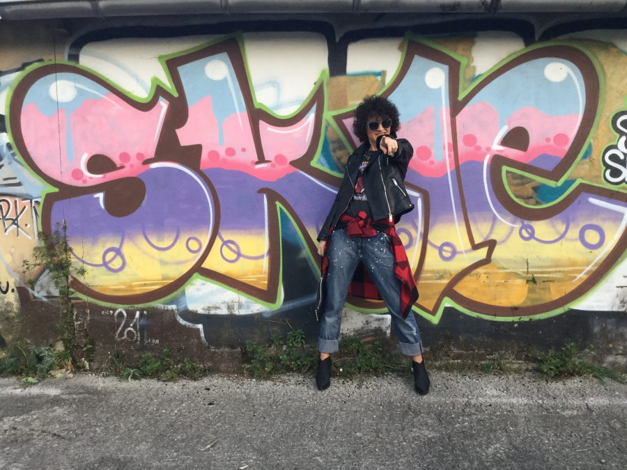 Rebeca Valdivia, Miss Clov, Donostia, personal shopper, tartan, boyfriend Neanderthal, painted jeans, vaqueros pintados, vaqueros cagados, botín goma, Boots, made in Spain, perfecto de cuero, biker, camiseta rockera, camiseta rolling stones tee, tartán shirt, necklace, punk style, rock style, graffitis