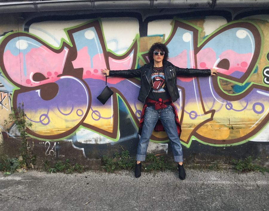 Rebeca Valdivia, Miss Clov, Donostia, personal shopper, tartan, boyfriend Neanderthal, painted jeans, vaqueros pintados, vaqueros cagados, botín goma, Boots, made in Spain, perfecto de cuero, biker, camiseta rockera, camiseta rolling stones tee, tartán shirt, necklace, punk style, rock style, graffitis