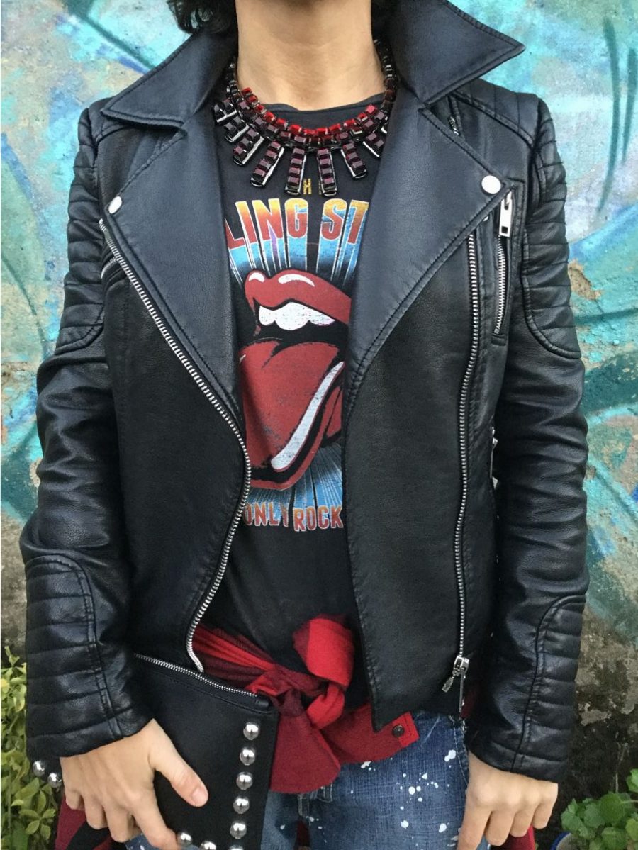 Rebeca Valdivia, Miss Clov, Donostia, personal shopper, tartan, boyfriend Neanderthal, painted jeans, vaqueros pintados, vaqueros cagados, botín goma, Boots, made in Spain, perfecto de cuero, biker, camiseta rockera, camiseta rolling stones tee, tartán shirt, necklace, punk style, rock style