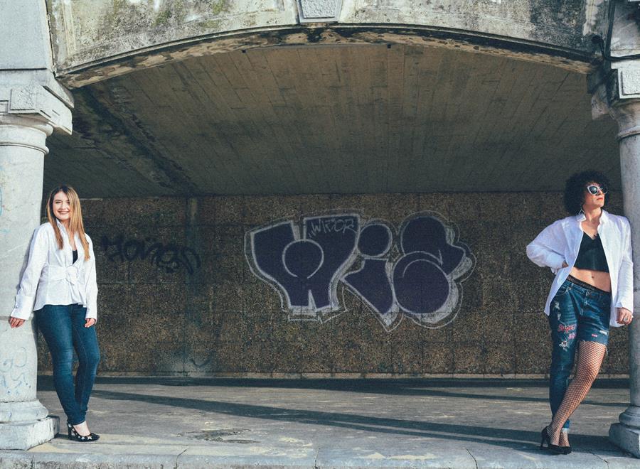 Rebeca Valdivia, Natalia Aldasoro, Miss Clov, Personal Shopper, Donostia, San Sebastián, colaboración bloggers, camisa blanca, white shirt, hells, stilettos, zapatos de salón, jeans, top, curls, curlspower, rizos