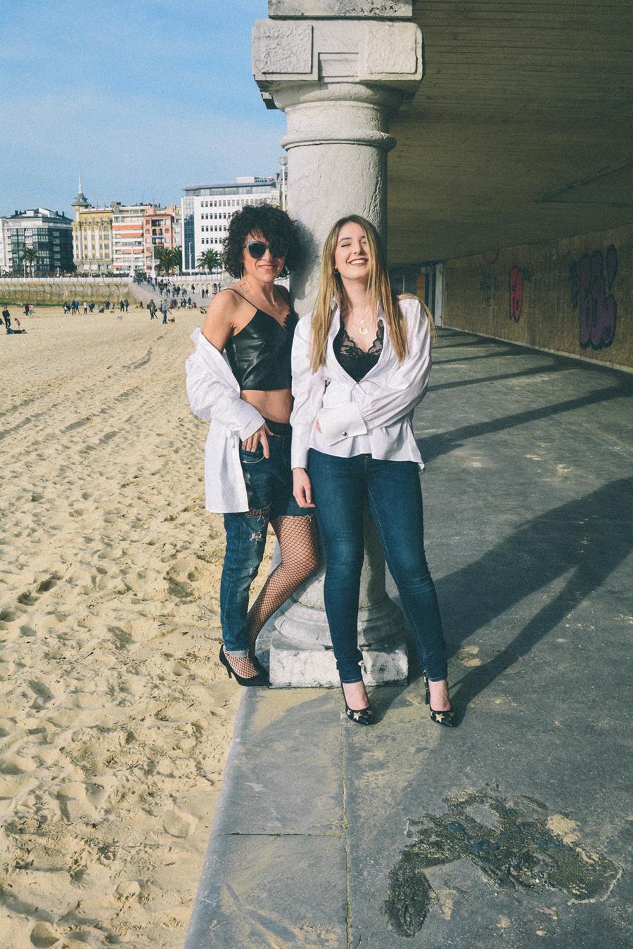 Rebeca Valdivia, Natalia Aldasoro, Miss Clov, Personal Shopper, Donostia, San Sebastián, colaboración bloggers, camisa blanca, white shirt, hells, stilettos, zapatos de salón, jeans, top, curls, curlspower, rizos