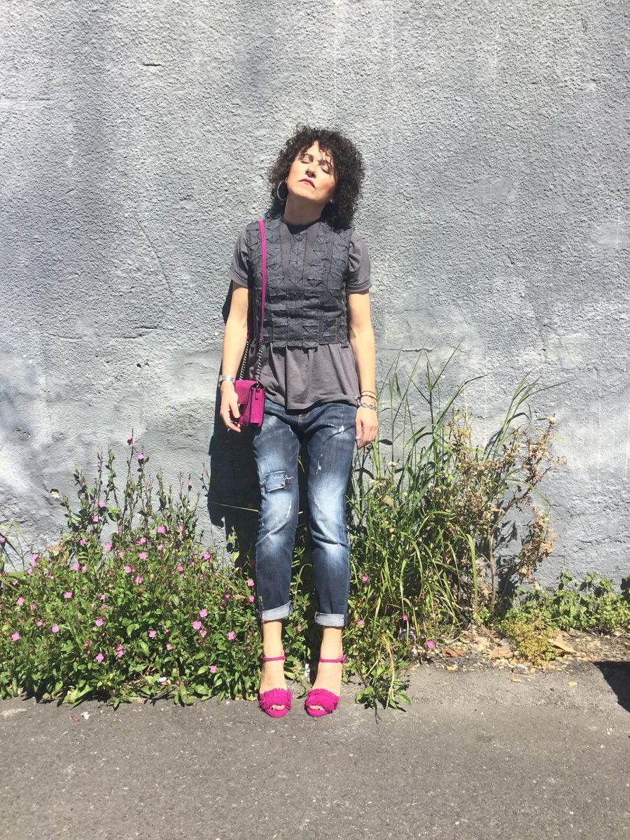 Rebeca Valdivia, personal shopper, Donostia, San Sebastián, Miss Clov, boybriend jeans, sandalis tacón, boho, flecos, frills sandals, top Kilate, origami, papiroflexia, bolso bandolera, bag, white blazer, americana blanca, curls, rizos, curlpower