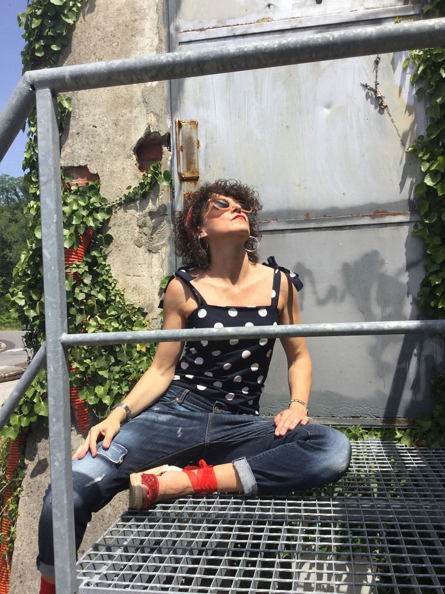 Rebeca Valdivia, Miss Clov, personal shopper, Donostia, San Sebastián, inspo, inspiración, inspiration, tendencia, trendy, lunares, polka dots, body, espadrilles, alpargatas, madehand, made in Spain, curlpower, curls, boyfriend jeans, bandana