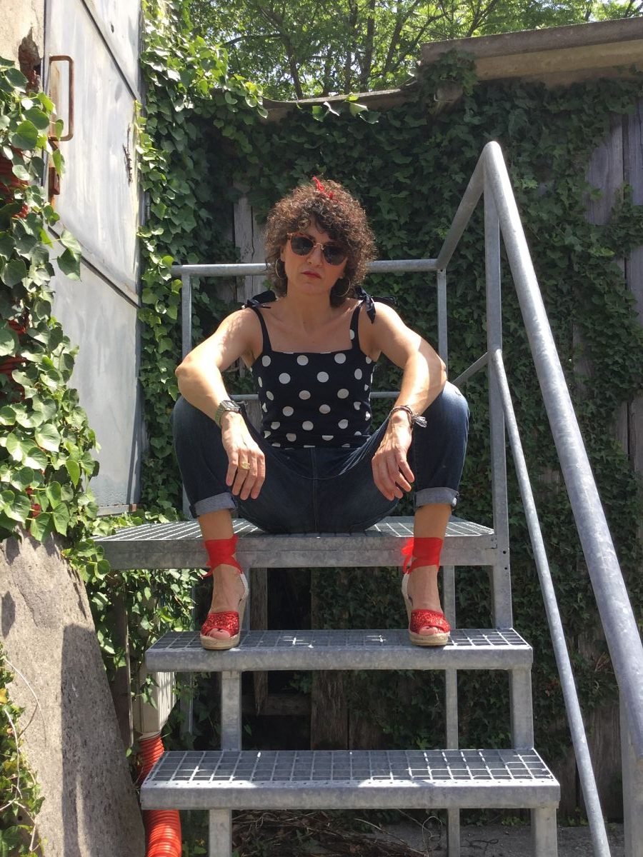 Rebeca Valdivia, Miss Clov, personal shopper, Donostia, San Sebastián, inspo, inspiración, inspiration, tendencia, trendy, lunares, polka dots, body, espadrilles, alpargatas, madehand, made in Spain, curlpower, curls, boyfriend jeans, bandana