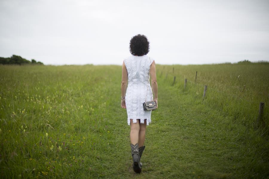 Rebeca Valdivia, personal shopper, Donostia, San Sebastián, Miss Clov, origami dress, vestido origami, Iñaki Kilate, origami, papiroflexia, bolso joya, bolso cadena, bolso tachuelas, botas tachuelas, sendra, curls, rizos, curlpower, madeinspain, madehand, artesano, hecho a mano