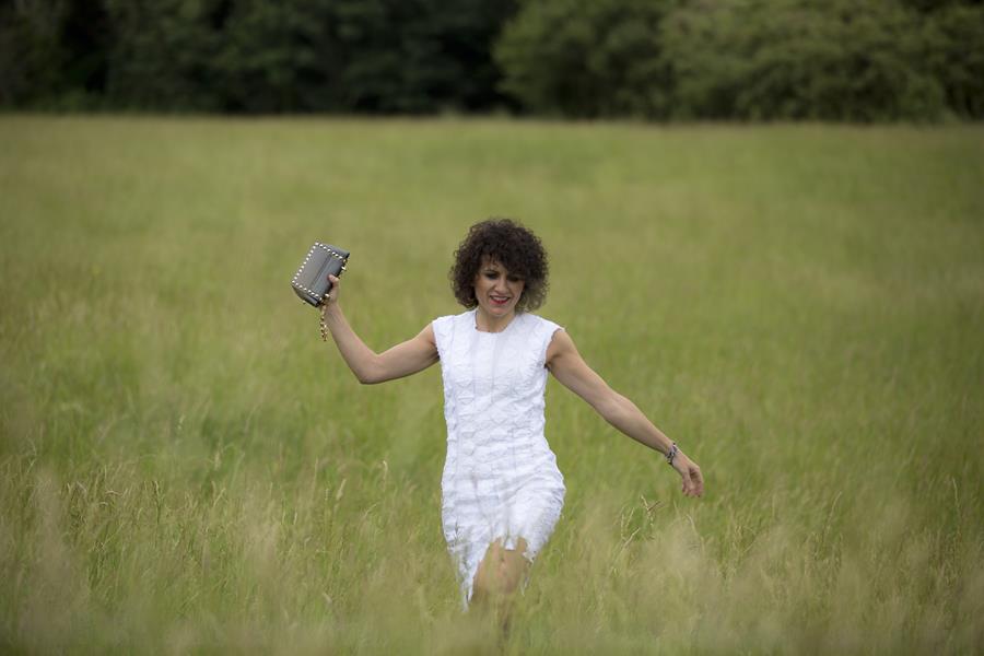 Rebeca Valdivia, personal shopper, Donostia, San Sebastián, Miss Clov, origami dress, vestido origami, Iñaki Kilate, origami, papiroflexia, bolso joya, bolso cadena, bolso tachuelas, botas tachuelas, sendra, curls, rizos, curlpower, madeinspain, madehand, artesano, hecho a mano