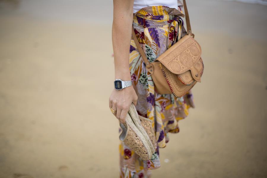 Rebeca Valdivia, personal shopper, Donostia, San Sebastián, Miss Clov, falda asimétrica, falda con cola, apargatas, mules, spadrilles, alparmules, playa ondarreta, white tee, camiseta blanca, bolso marroquí, marroquinería, curls, rizos, curlpower, madeinspain, madehand, artesano, hecho a mano