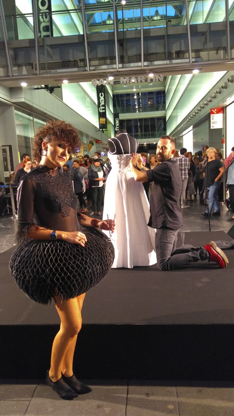 Rebeca Valdivia, personal shopper, Donostia, San Sebastián, Miss Clov, shopping gauean, Dress & Shop, shopping night, falda origami, madehand, Iñaki Kilate, body, collar babero, maxicollar, necklace, rizos