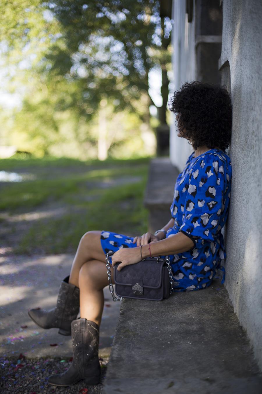 Rebeca Valdivia, personal shopper, estilista, stilist, Donostia, San Sebastián, Miss Clov, Rebeca Valdivia, estilista, personal shopper, stilist, rizos, curls, Vestido de leopardo, botas, Sendra, handmade, hecho a mano, made ni Spain, bag, bolso bandolera, animalprint, leopardo, dress