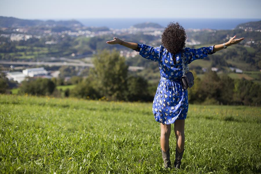 Rebeca Valdivia, personal shopper, estilista, stilist, Donostia, San Sebastián, Miss Clov, Rebeca Valdivia, estilista, personal shopper, stilist, rizos, curls, Vestido de leopardo, botas, Sendra, handmade, hecho a mano, made ni Spain, bag, bolso bandolera, animalprint, leopardo, dress