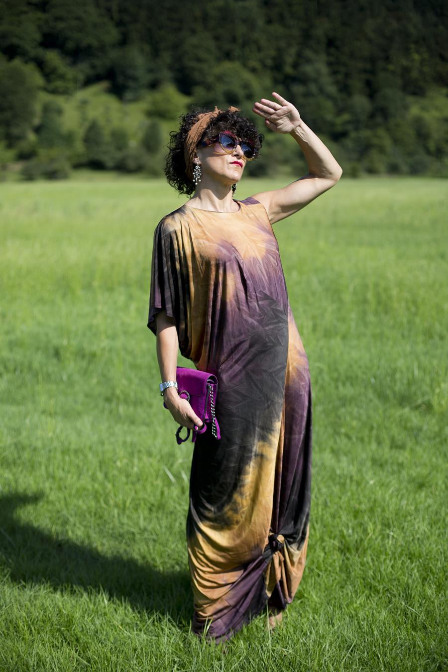 Rebeca Valdivia, asesora de imagen, personal shopper, estilista, stilist, influencer, la blogger indie, Donostia, San Sebastián, Miss Clov, maxi dress, vestido largo, tie dye, afro, turbante, sandalias de tacón, heels, sandals, maxi earings, maxi vestido, mini bag, bolso bandolera, clutch, la blogger indie, influencer
