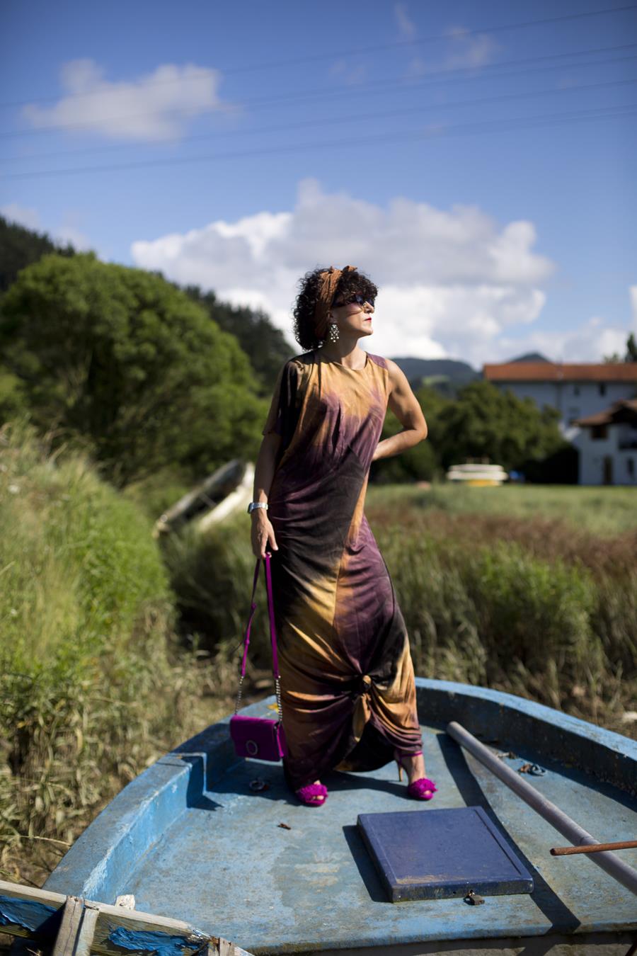 Rebeca Valdivia, asesora de imagen, personal shopper, estilista, stilist, influencer, la blogger indie, Donostia, San Sebastián, Miss Clov, maxi dress, vestido largo, tie dye, afro, turbante, sandalias de tacón, heels, sandals, maxi earings, maxi vestido, mini bag, bolso bandolera, clutch, la blogger indie, influencer