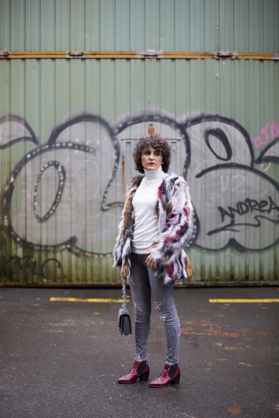 Rebeca Valdivia, asesora de imagen, personal shopper, estilista, stilist, influencer, Donostia, San Sebastián, Miss Clov, la blogger indie, influencer, ripped jeans, vaqueros rotos, denim, botín campero, tachas, alma y pena, boho & chic, abrigo pelo, fax fur coat, tomboystyle, jersey punto, sweater