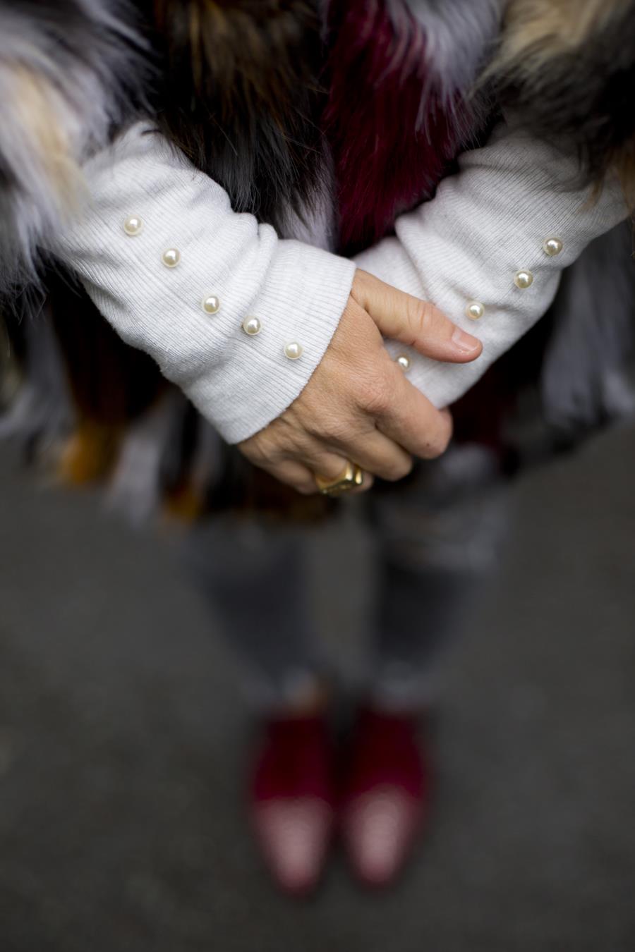 Rebeca Valdivia, asesora de imagen, personal shopper, estilista, stilist, influencer, Donostia, San Sebastián, Miss Clov, la blogger indie, influencer, ripped jeans, vaqueros rotos, denim, botín campero, tachas, alma y pena, boho & chic, abrigo pelo, fax fur coat, tomboystyle, jersey punto, sweater