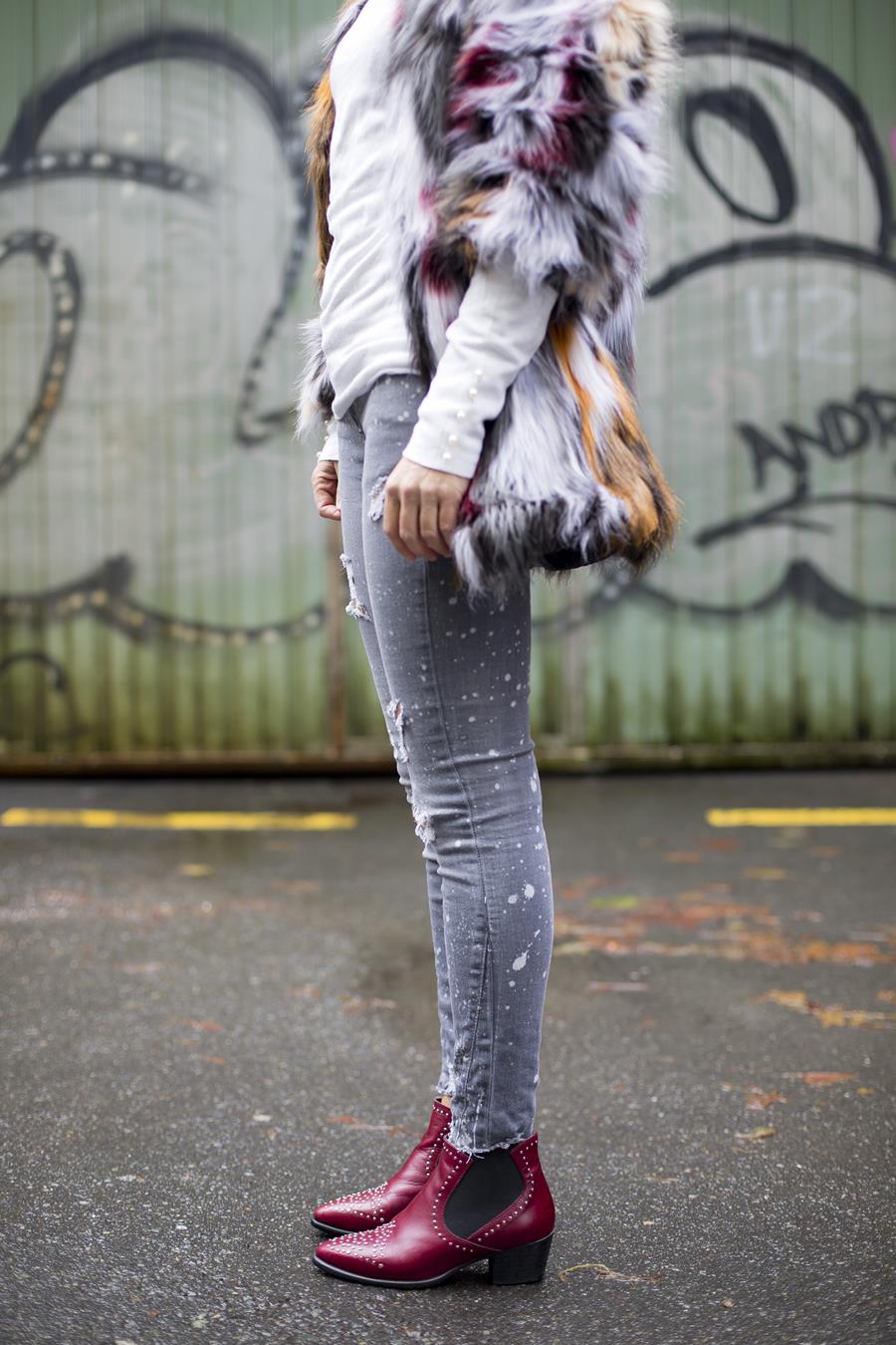 Rebeca Valdivia, asesora de imagen, personal shopper, estilista, stilist, influencer, Donostia, San Sebastián, Miss Clov, la blogger indie, influencer, ripped jeans, vaqueros rotos, denim, botín campero, tachas, alma y pena, boho & chic, abrigo pelo, fax fur coat, tomboystyle, jersey punto, sweater