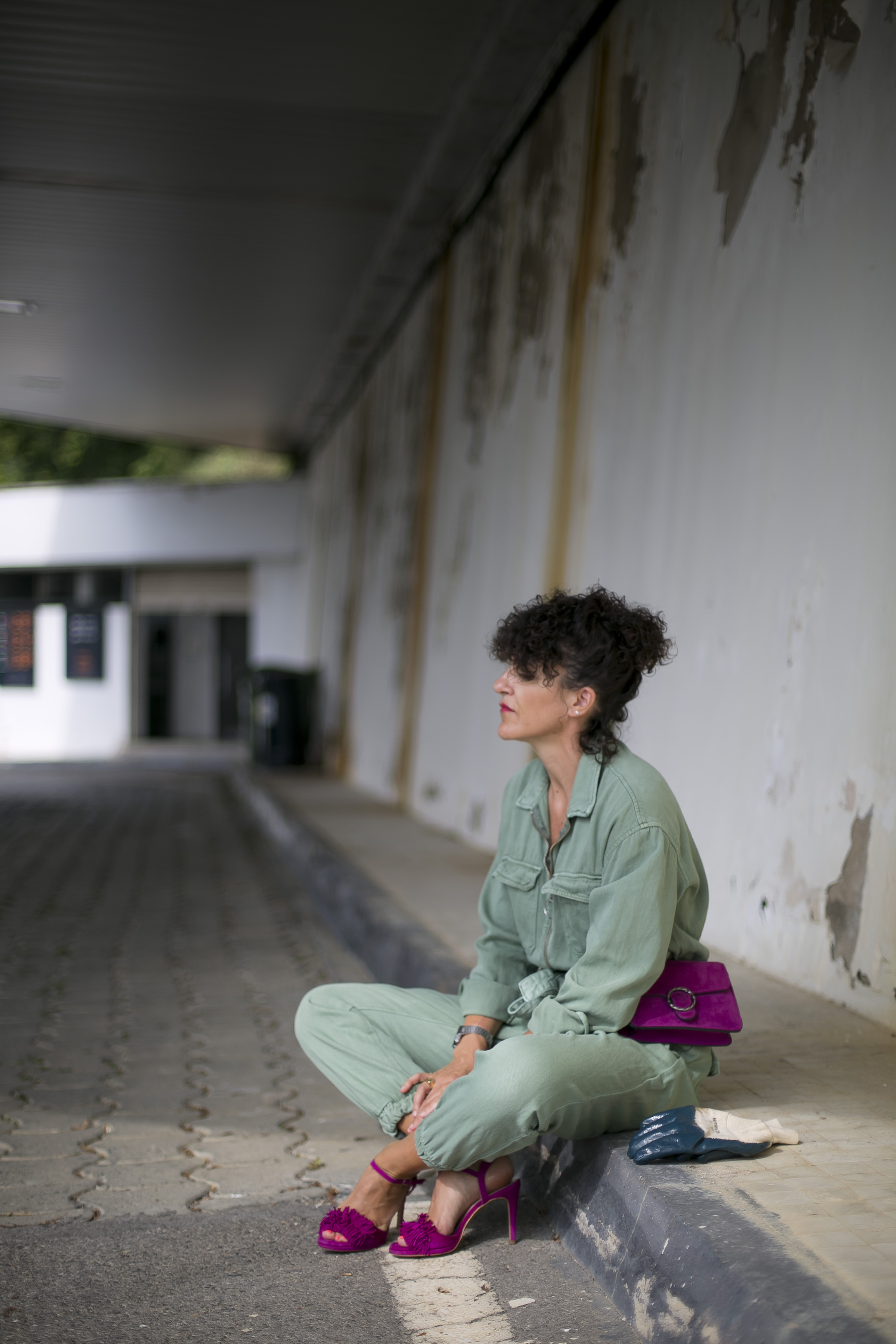 Rebeca Valdivia, asesora de imagen, personal shopper, influencer, Donostia, San Sebastián, Miss Clov, la blogger indie, Donostia, street style, ootd, moño, buzo, mono, jumpsuit, heels, sandals, sandalias de tacón