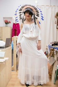 vestido ibicenco, plumas, india, white dress