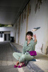 Rebeca Valdivia, asesora de imagen, personal shopper, influencer, Donostia, San Sebastián, Miss Clov, la blogger indie, Donostia, street style, ootd, moño, buzo, mono, jumpsuit, heels, sandals, sandalias de tacón